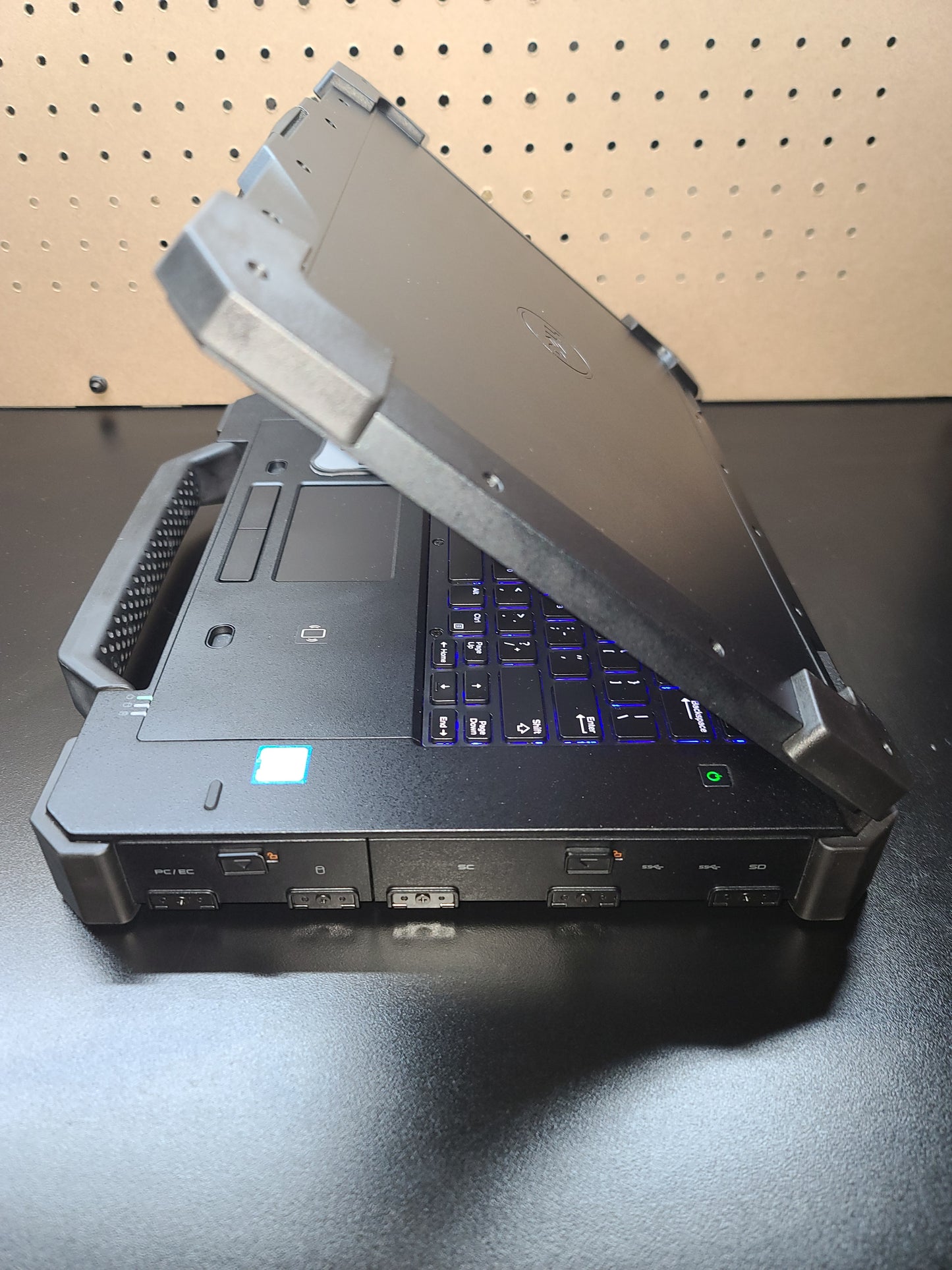 Dell Rugged Extreme 14 Latitude 7414 Laptop 16GB Memory 1TB SSD 4G LTE