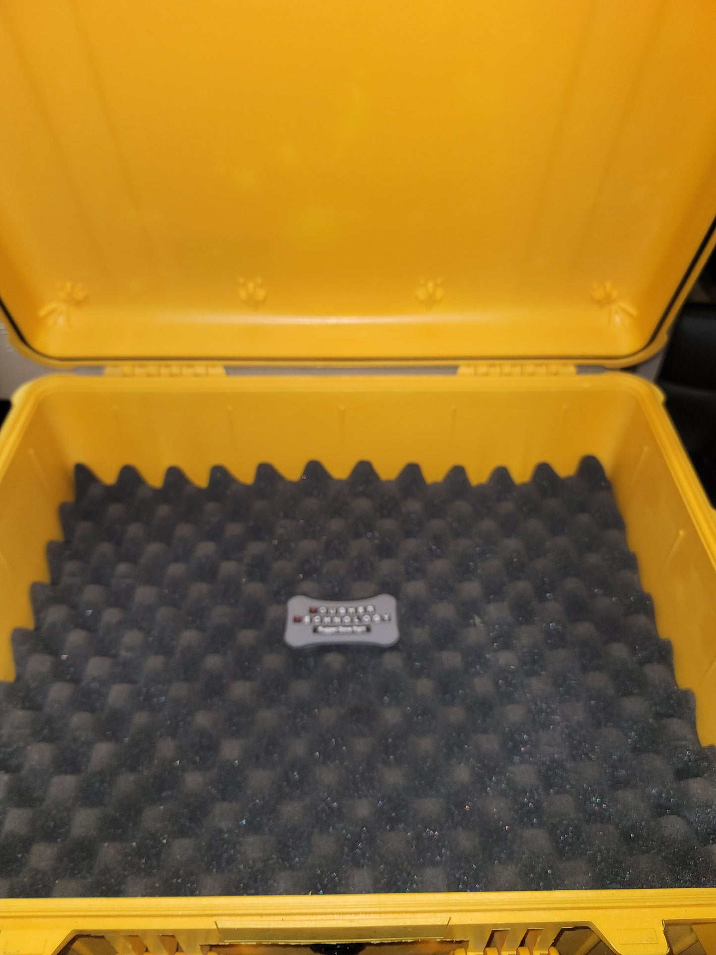 Pelican 1600 Protector Case Large Yellow with Some Foam Good Seals & Latches