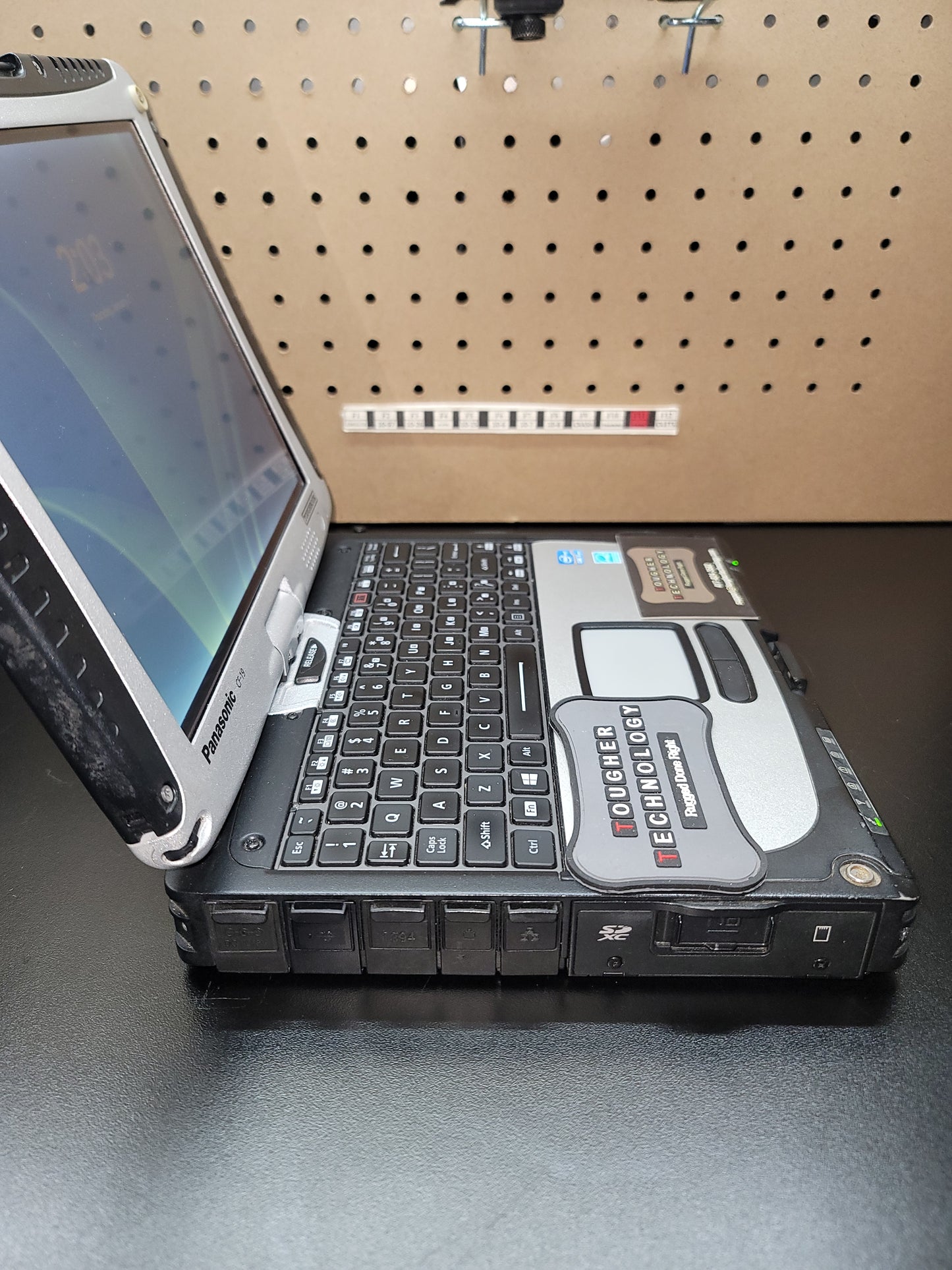 Panasonic Toughbook 19 CF-19 MK7 CF-195MYAXLM 10.1" 2.7Ghz 8GB 240GB 4G Rugged Laptop